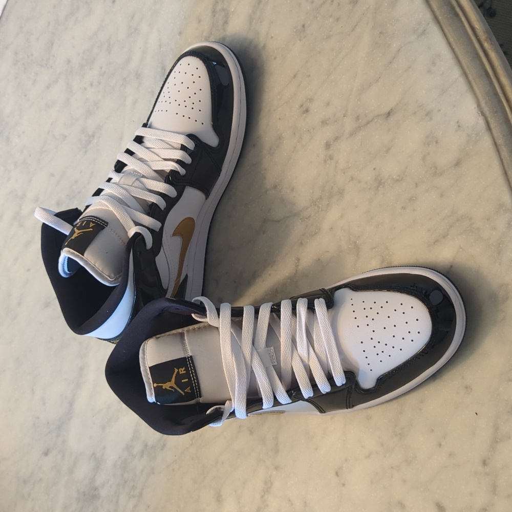 Air Jordan 1 Mid SE